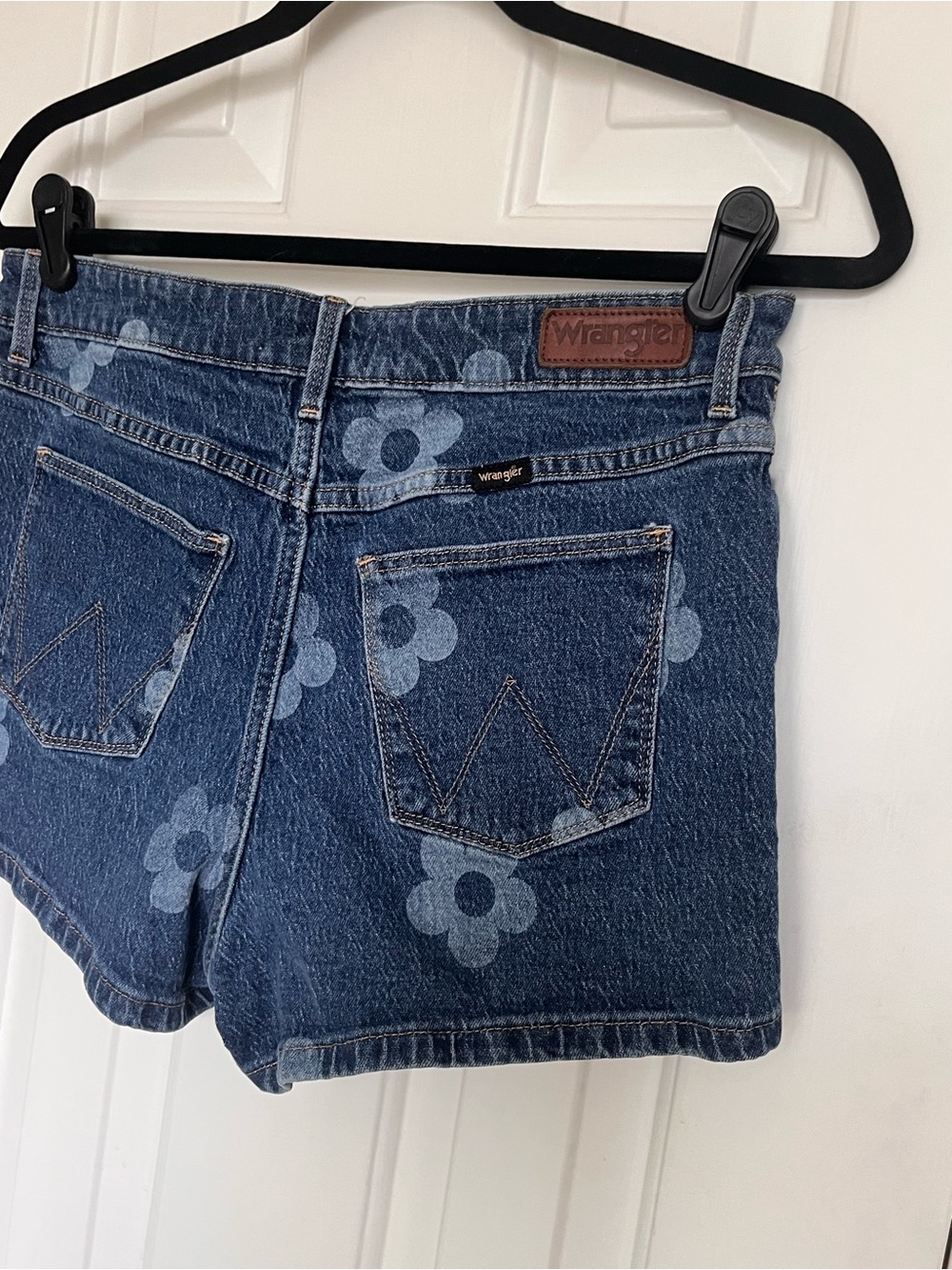 Wrangler mid-rise vintage Floral Denim Shorts - Picture 7 of 14